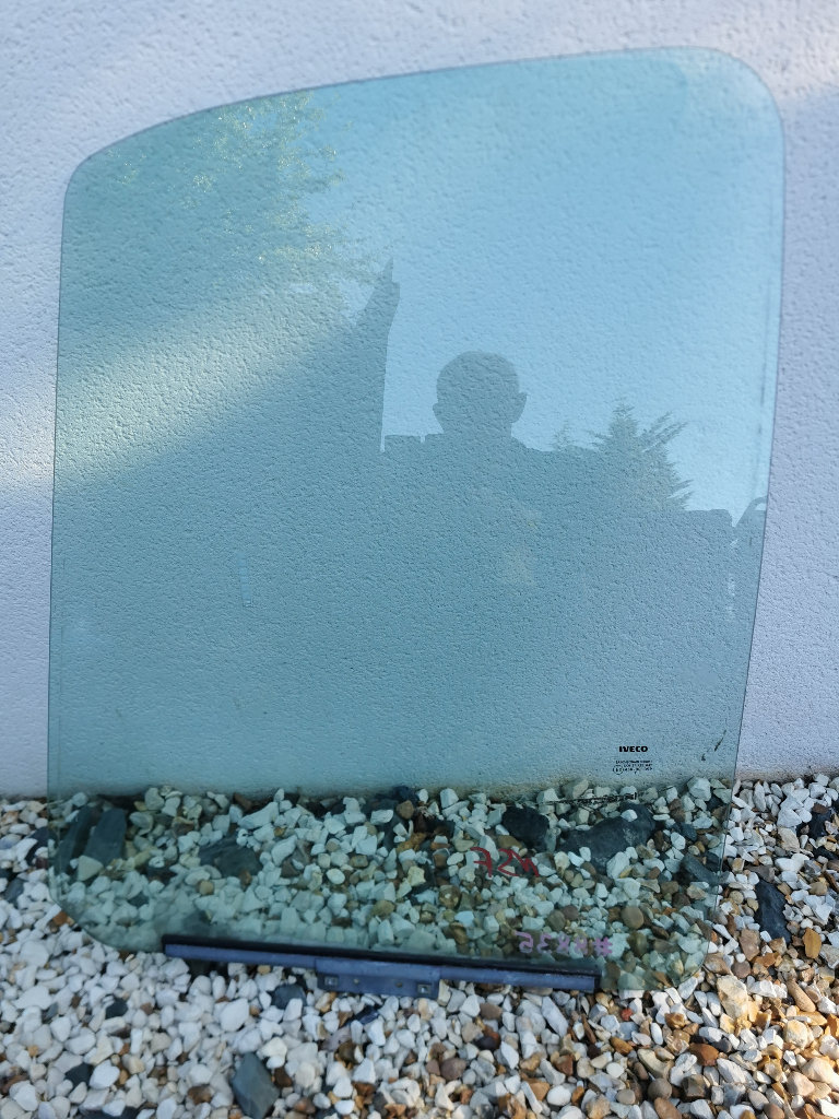 Iveco daily mk4 2007 2008 n/s door glass