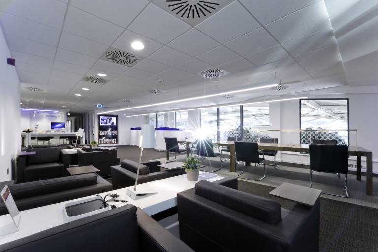 Beaconsfield - HP9 2SE \ Serviced Office for Rent with 5-Desk Capacity