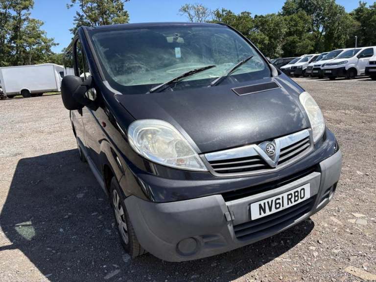 Vauxhall Vivaro Combi Vivaro 2900 Combi CDTi Semi-Auto 113 (black) 2012