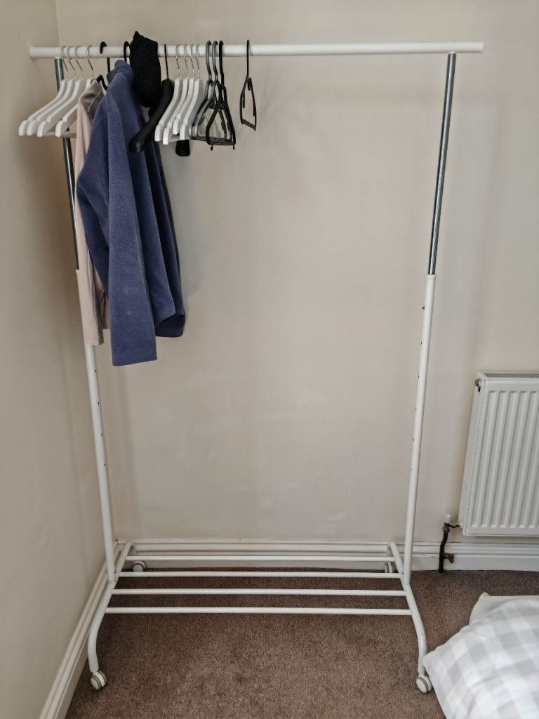 Clothes rail