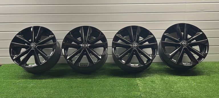 Stunning gloss black 17 inch Qashqai alloy wheels x4 (full set) professionally refurbished!!!