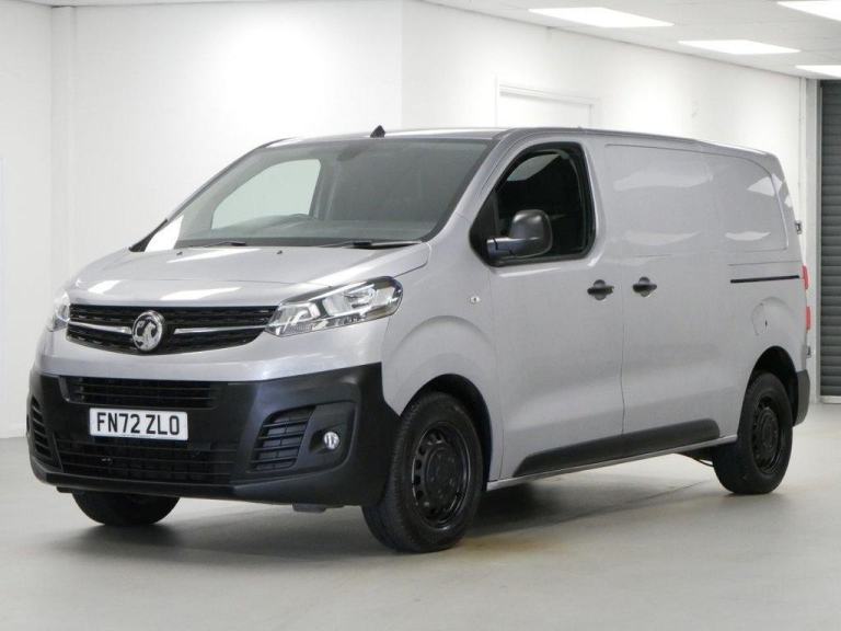72 VAUXHALL VIVARO 3100 2.0 D 145 BHP L1 SWB DYNAMIC NAV EDITION 6 DOOR