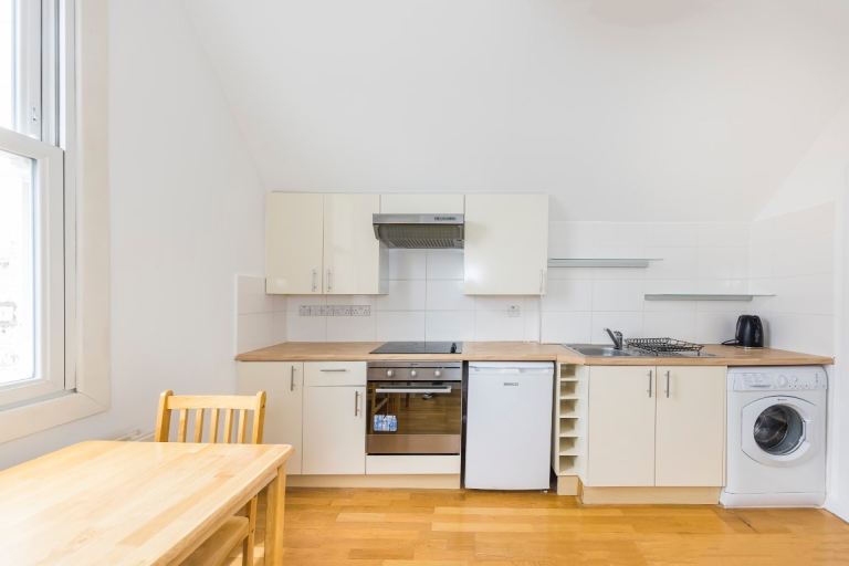 Great 1 bed with bills included Broadhurst Gardens, Finchley Road, London, NW6 - Ref: 536