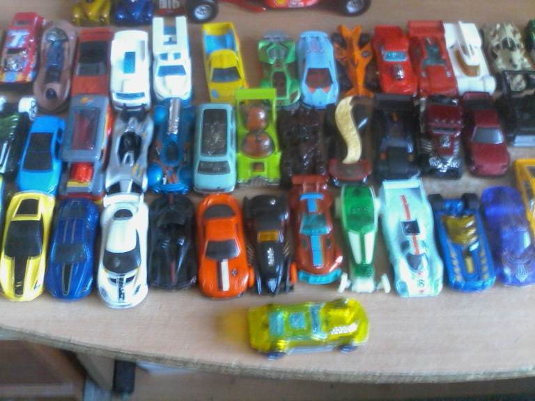 53 HOT WHEELS CARS