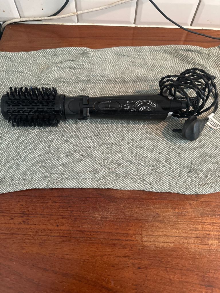 Blow dry hot brush