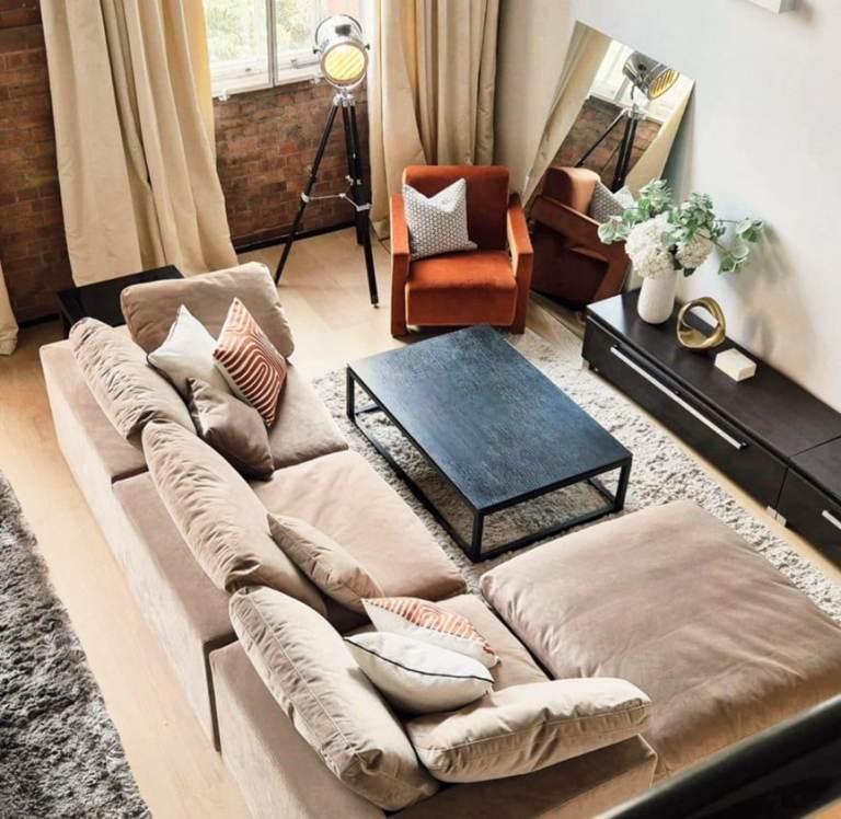 2 bedroom Loft Apartment with Residents Spa avail immediately