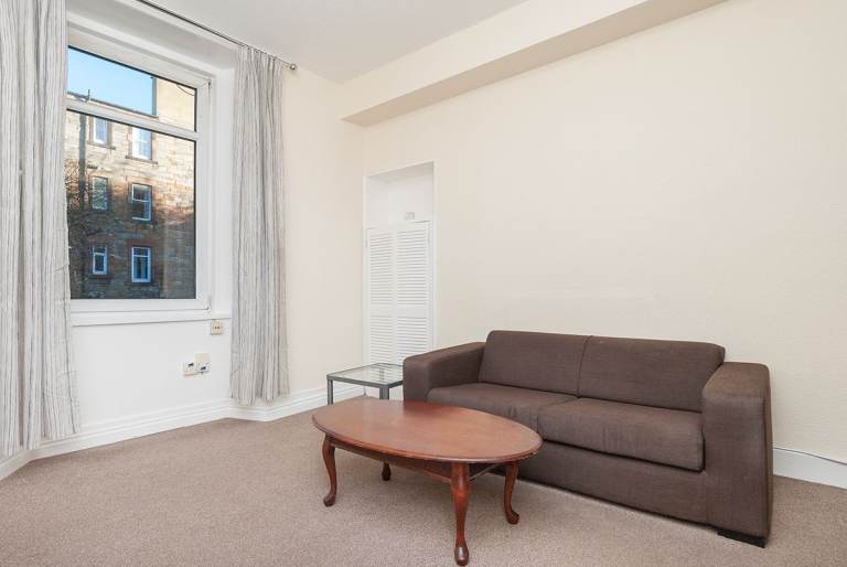 Bright and spacious, 1 bedroom, furnished flat in Fountainbridge – available March