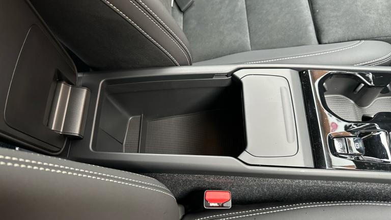 2025 Volvo XC40 2.0 B4P Plus Dark 5dr Auto Petrol Estate Estate Petrol Automatic