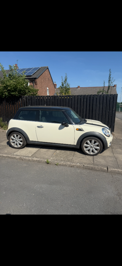 Mini 2007 ideal first car cheap insurance , cheap to run 