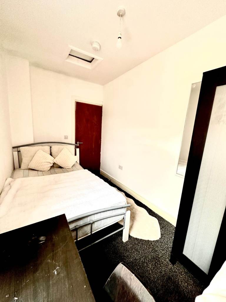 Spacious & Cosy Ensuite Room for Rent in - CV1 2HT