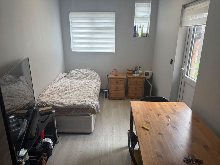 Studio room in shared house