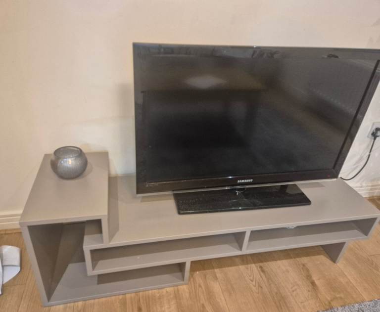 New and modern Grey TV Unit with Storage Shelves – Good Condition