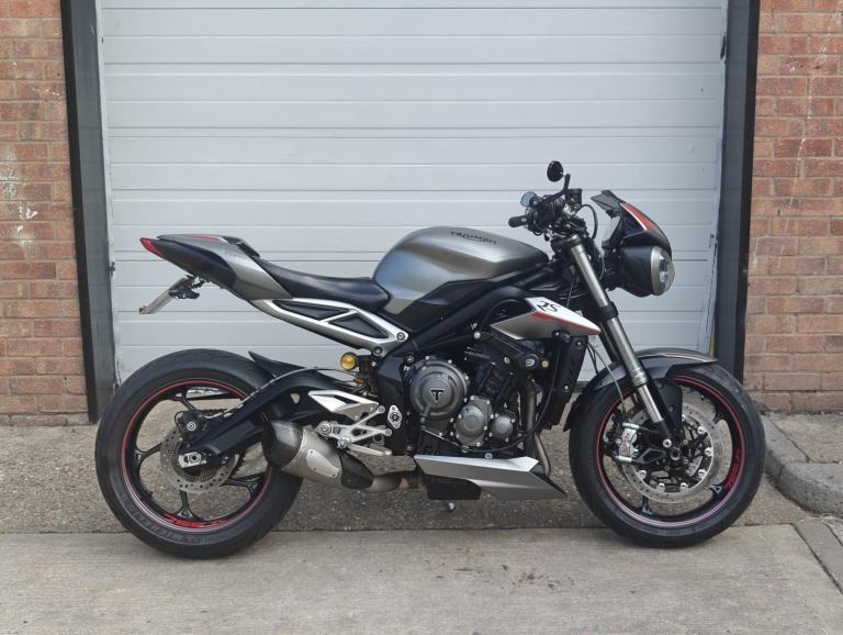 TRIUMPH STREET TRIPLE 765 RS 2017 Petrol Manual in Silver