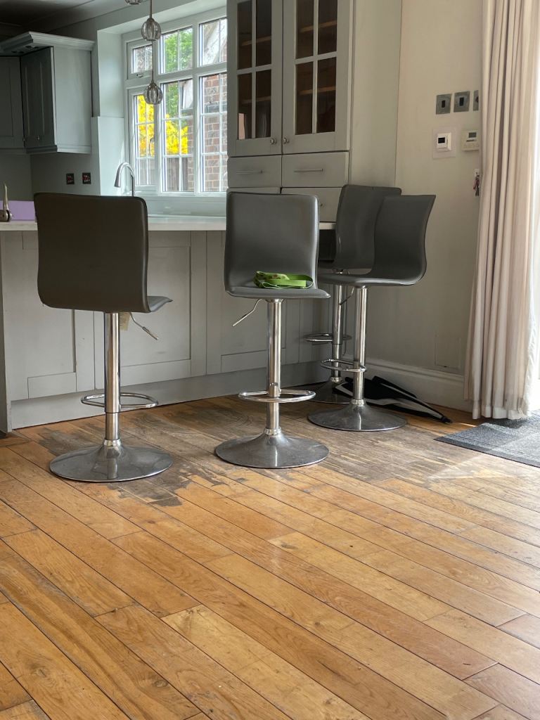 4x bar stools