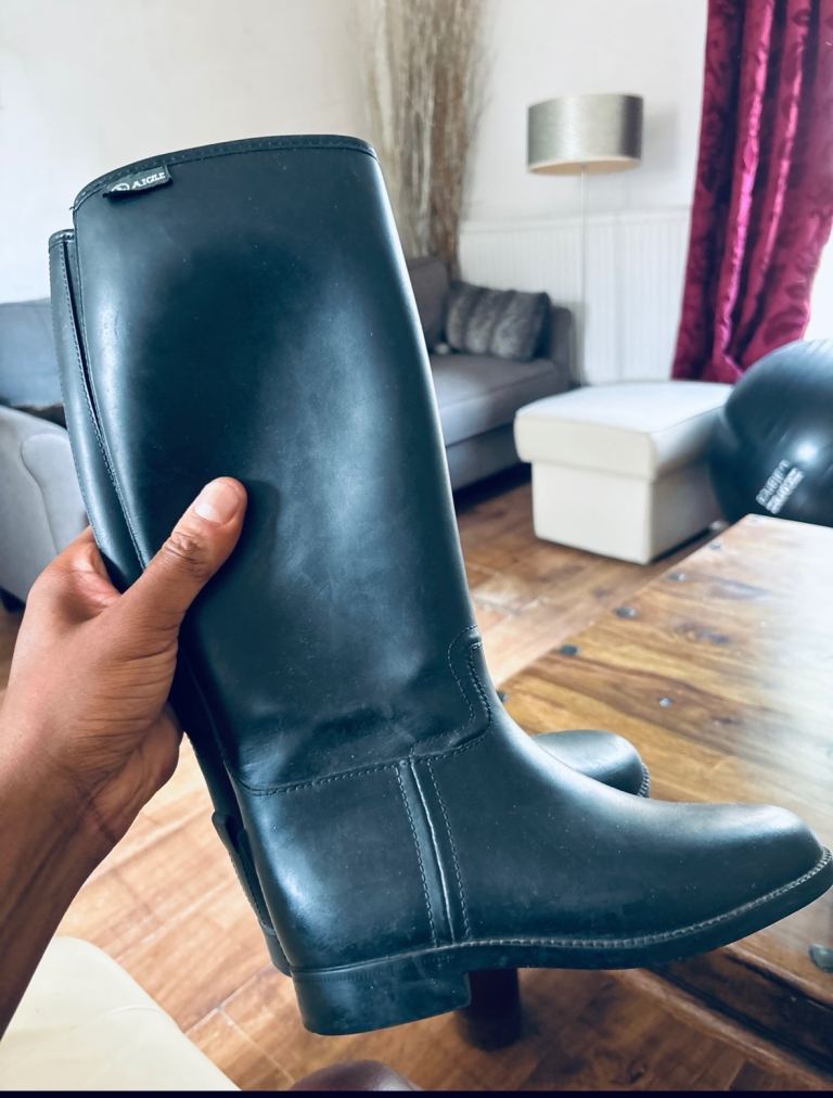 Genuine Aigle rubber Wellington boots in black, size 34.