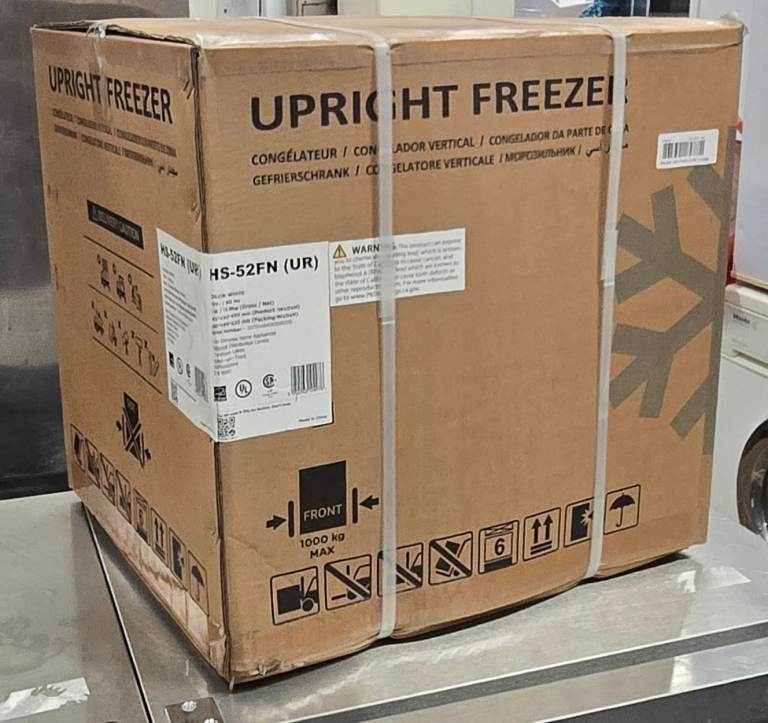NEW & BOXED GLEN DIMPLEX UPRIGHT TABLE TOP FREEZER WITH REVERSIBLE DOOR HS-52FN