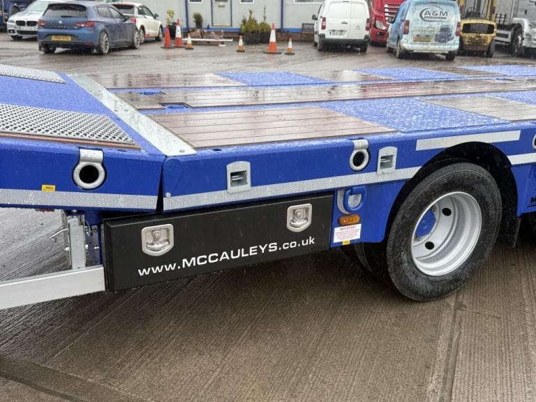 MAC 3 AXLE LOWLOADER WITH LIFTING DECK 