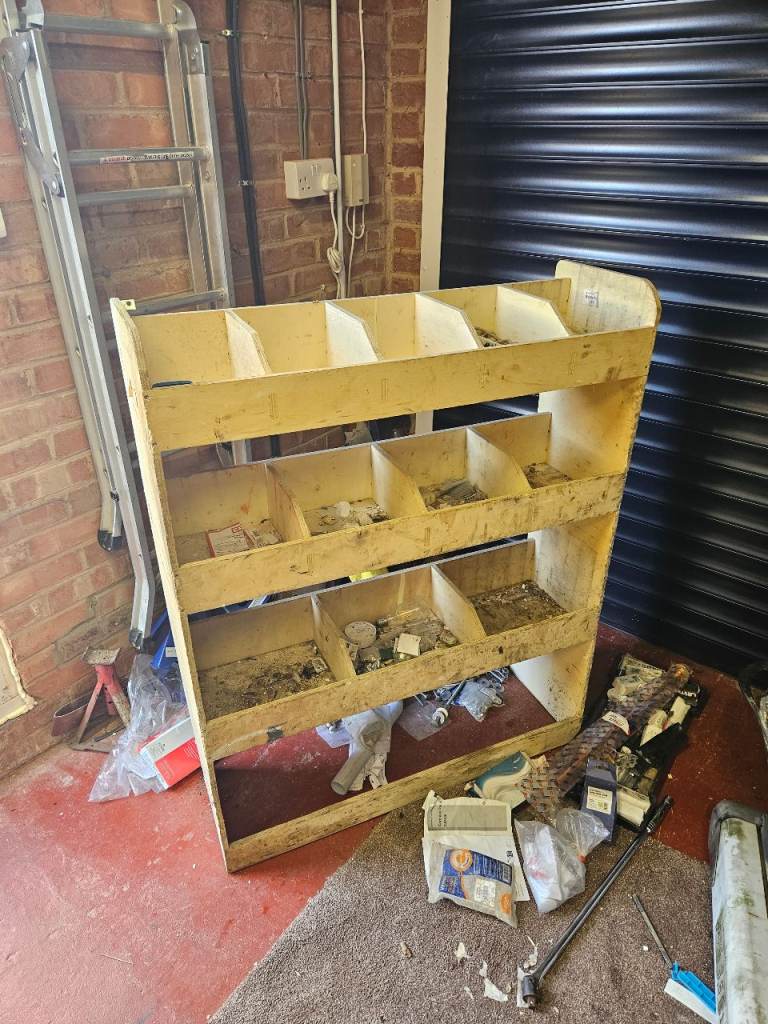 Racking for trafic or vivaro