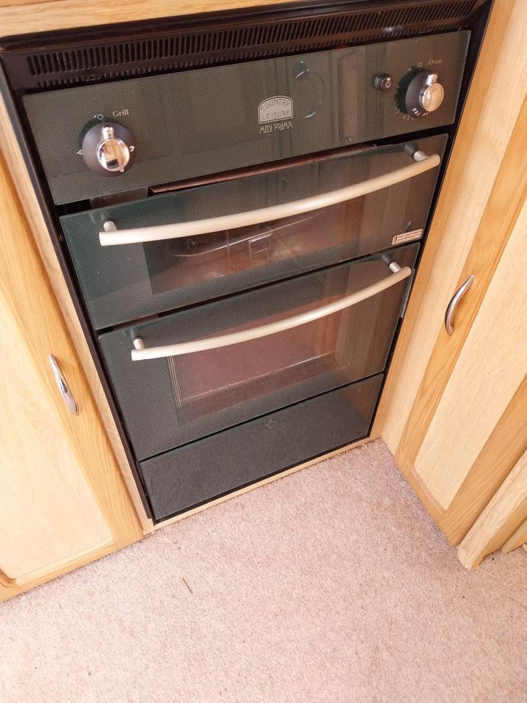 Caravan gas cooker