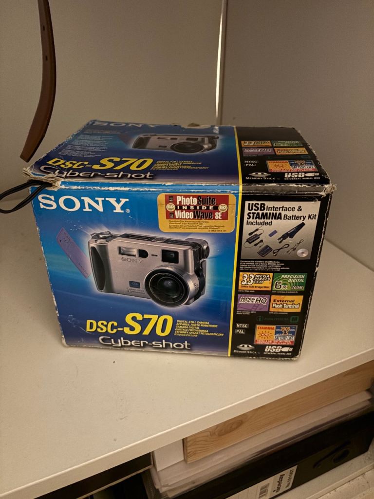 Sony Cyber-shot DSC-S70 Digital Camera in Box
