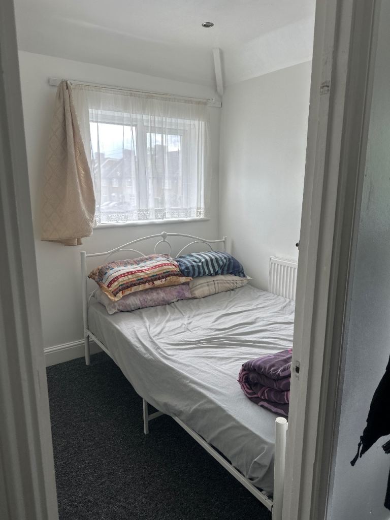 Rooms To Let RM8 2JH