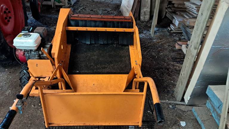 Farm/orchard motorized apple harvester 