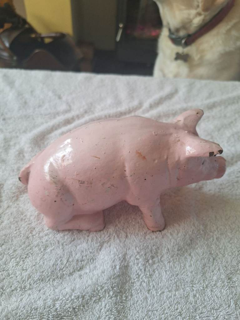 Vintage cast iron pig 