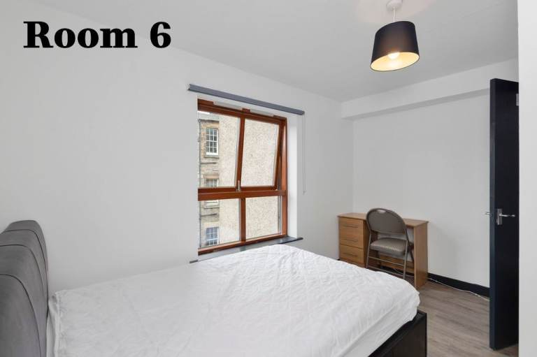 EN SUITE ROOM FOR LET: En suite bedroom available within large 8 bed townhouse in Newington