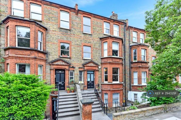 2 bedroom flat in Raised Ground Floor, London, W9 (2 bed) (#2940291)