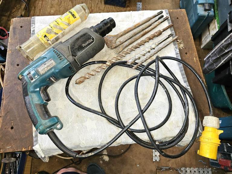 Makita HR2670 Rotary Hammer Drill 110v 780w SDS Plus