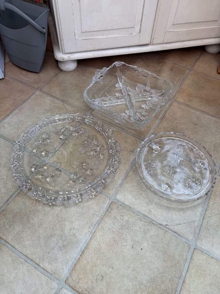 Glass serving items