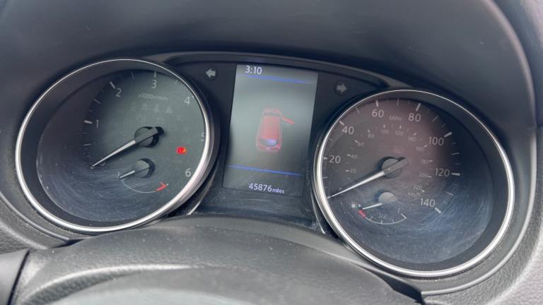 Nissan qashqai N1.5 dCi 115 N-Connecta 5dr 2 owners full Nissan history stunning