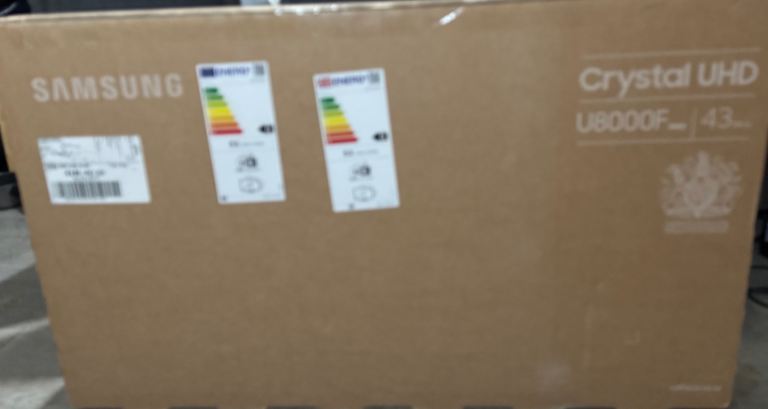 New Samsung Crystal UHD U8000F 43 Inch Smart TV