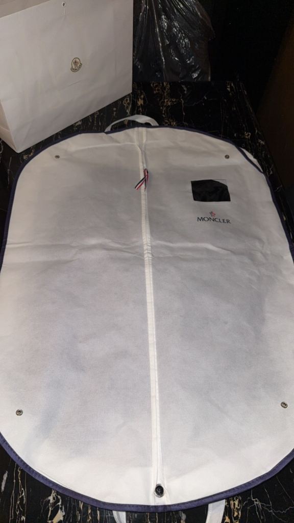 Black moncler windbreaker size M