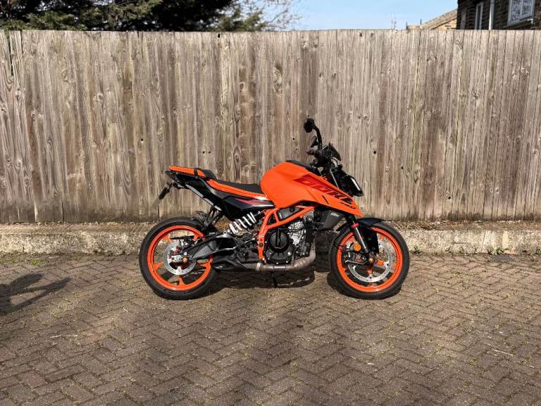 2024 KTM 390 Duke – Orange – 2,575 miles – £3,995
