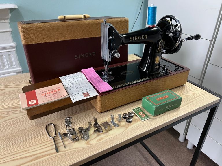 Singer 99K-31 Hand Crank Sewing Machine - Fully Working - Superb Condition