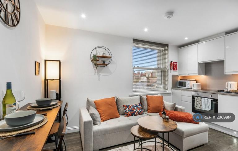 1 bedroom flat in Windsor Court, Brighton, BN1 (1 bed) (#2869914)