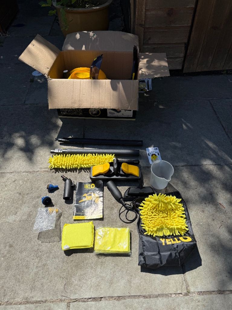 Little Yellow Compact Steamer
