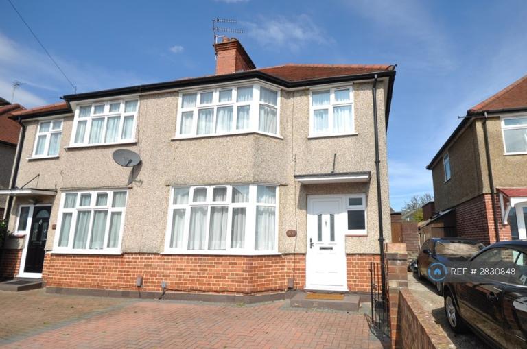 4 bedroom house in Dellfield Crescent, Uxbridge, UB8 (4 bed) (#2830848)