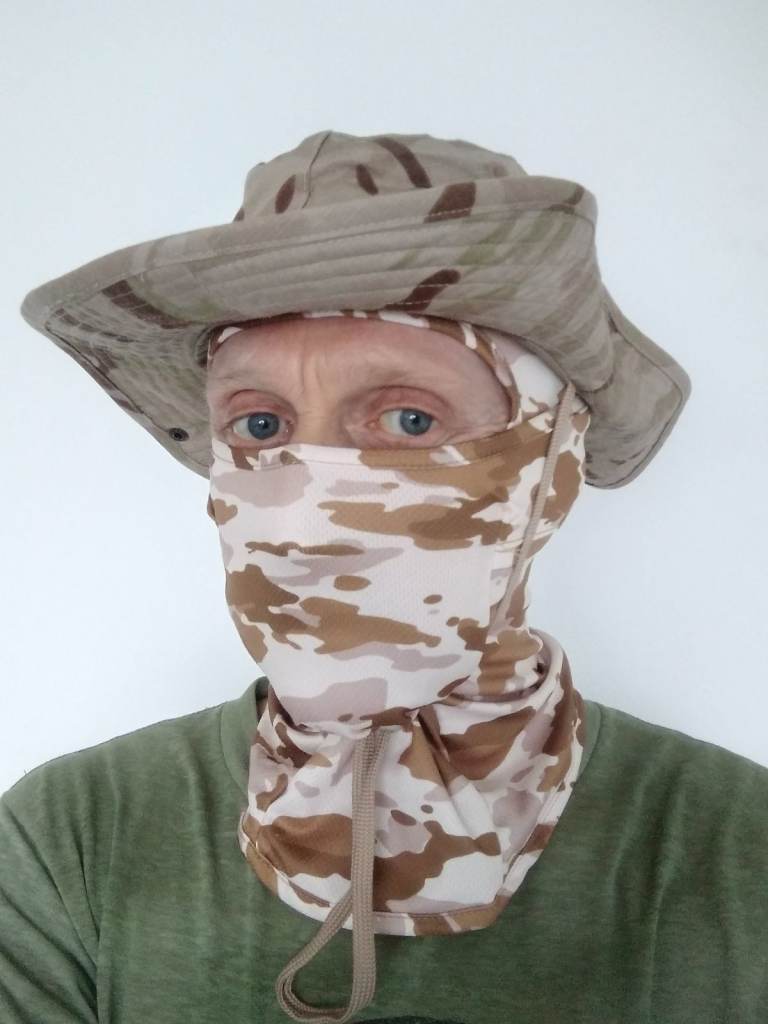 Sand camouflage hat & face mask, plus free black thermal arm sleeves. Free postage.