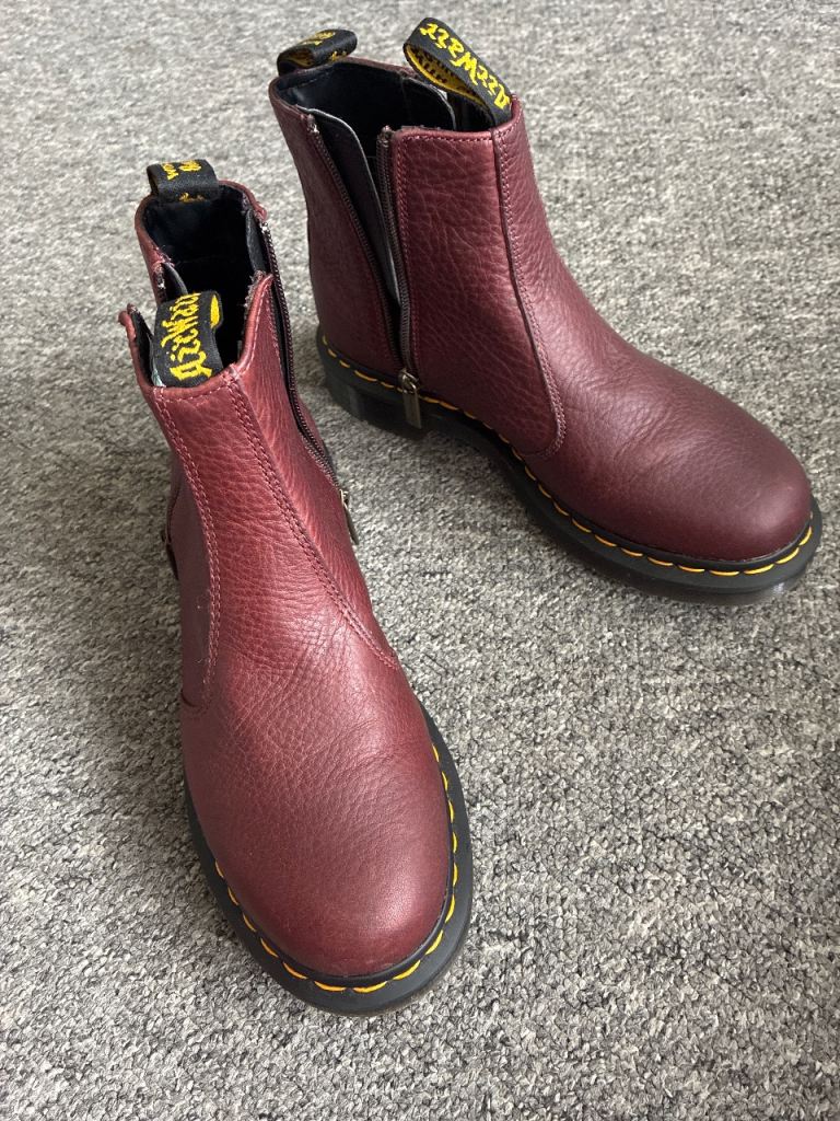 DR MARTENS ORIGINAL SIZE 6 BOOTS
