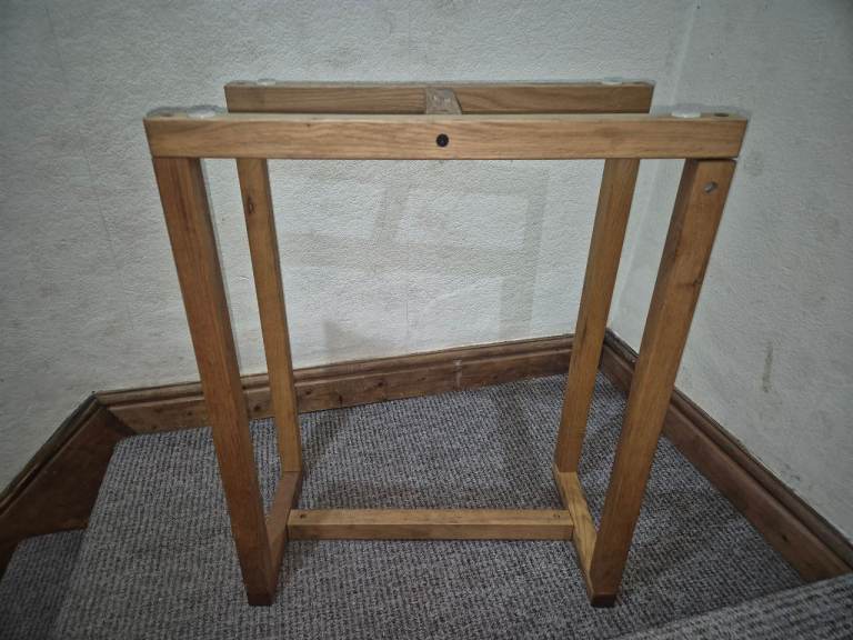Table legs/stands/trestles