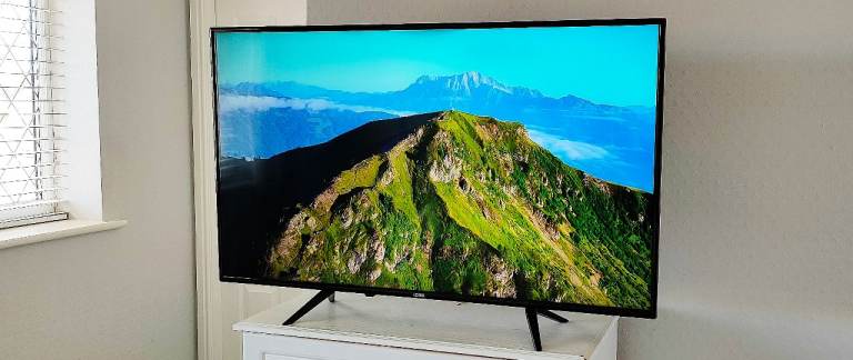 43" LOGIK SMART ANDROID 4K ULTRA HD SLIM HDR LED WIFI APPS TV RC LEGS NEW CONDITION -FREE DELIVERY