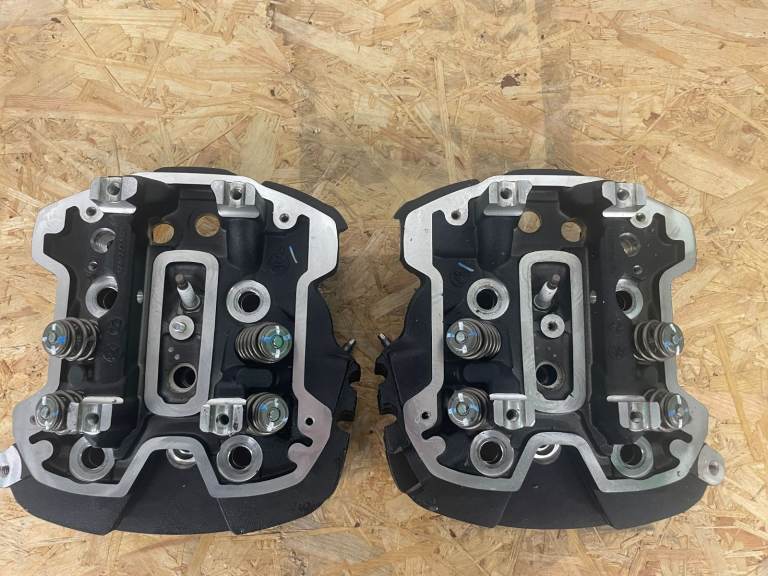 Genuine 2023 Harley-Davidson Eight 114 Cylinder Heads – 1650040 / 16500500 – Low Mileage Take-Off