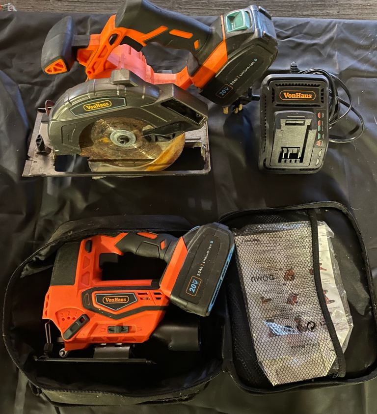 vonhaus 20v circular saw and jigsaw comes with two batteries 20v 3ah charger in good condition 