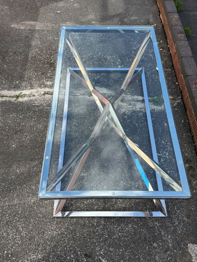 Glass coffee table 