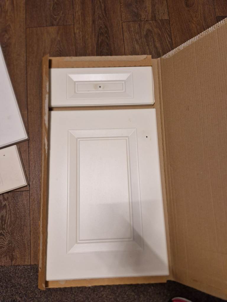 Magnet kitchen doors and drawers white 