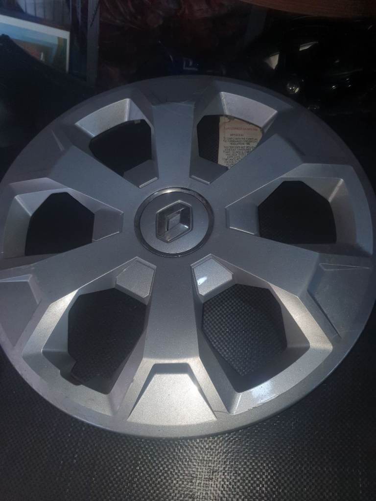 16 in Renault0 Silver & 3 x 15 in Argo Black & Silver Wheel Trims, VGC, Clean, Very Useful.