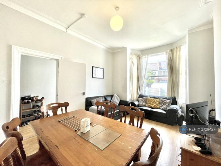 5 bedroom house in Vant Road, London, SW17 (5 bed) (#2729427)