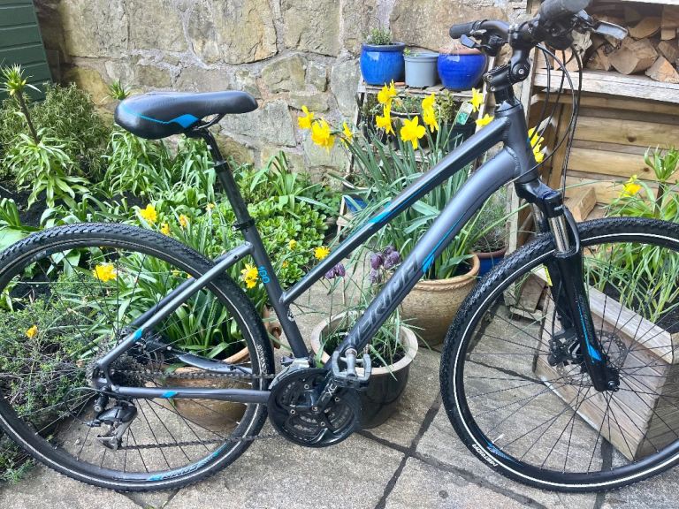 Merida Crossway 100 commuter bicycle